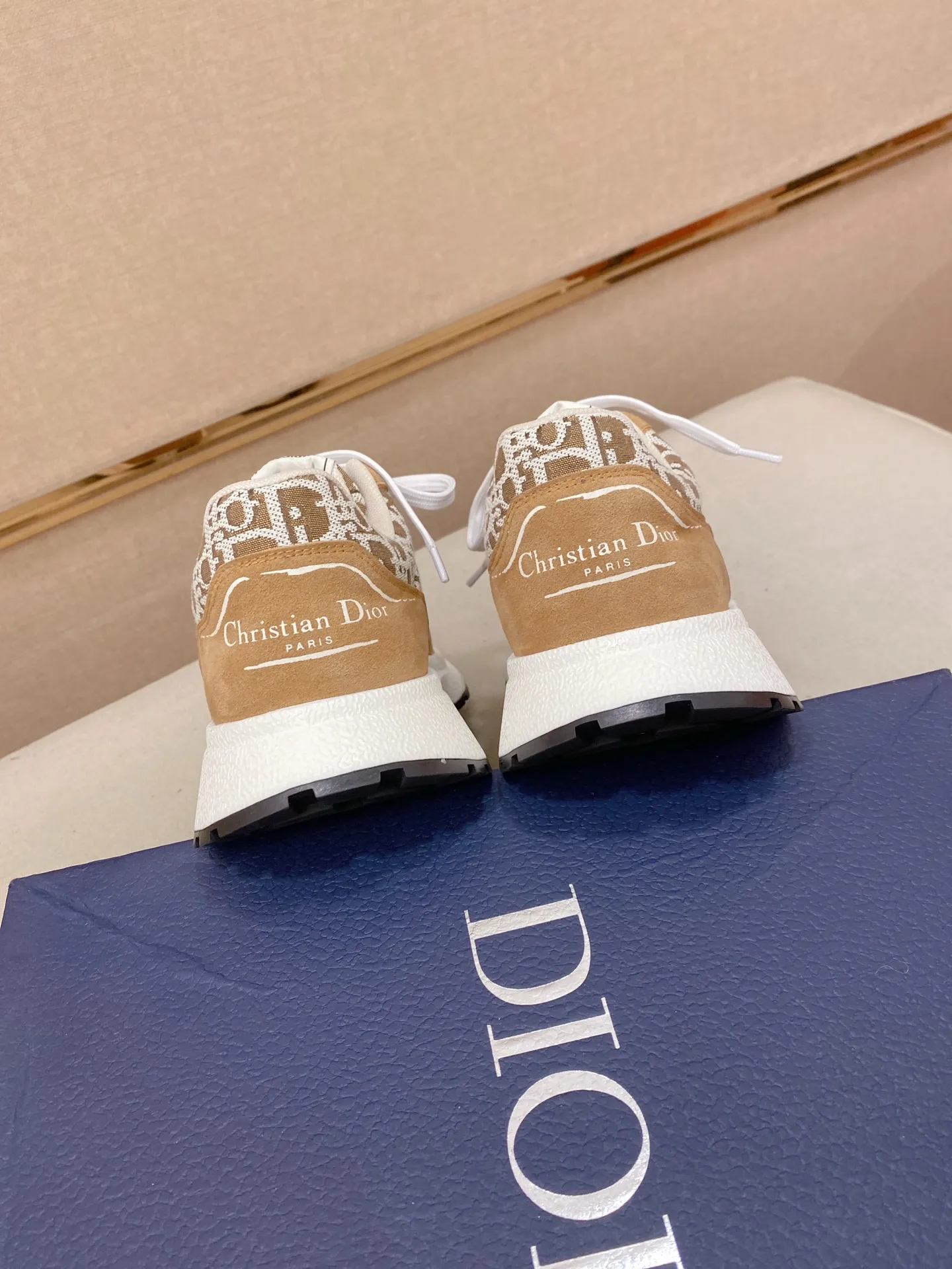 Men's shoes💰 462💰🇮🇹🇮🇹Dior d The new model is on sale at the same time at the counter. The upper 🇮🇹 is imported Italian first-layer cowhide, and the lining is fully imported sheepskin 💪💪. It is a complete 1⃣️ to 1⃣️ replica 🇮🇹💪💪, ⚠ Sole: The original sole is specially provided by the original factory. The exclusive movable molded sole is super comfortable. ⚠Original factory single goods, 🔍🔍high quality, you can enter and leave the counter at will, welcome to compare⚠. Code number: 38-44. Can be customized 45-46